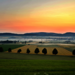 Bild 8: Lokalradio Fan Rolf Sander fotografierte für uns vom Weinberg in Heyen den Blick zum Ith und nach Esperde bei Sonnenaufgang