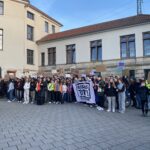 Hameln: Rund 200 Demonstrierende haben am Samstag ein Zeichen gegen Rechtsextremismus und für Demokratie gesetzt